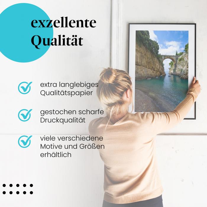 Gerahmtes Wandbild "Malerische Bucht: Fjord in Italien" in verschiedenen Größen.