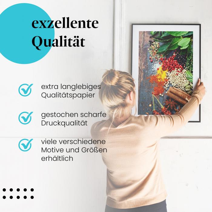 Gerahmtes Wandbild "Gewürze, Kräuter, Holztisch", langlebiges Papier, verschiedene Größen erhältlich.
