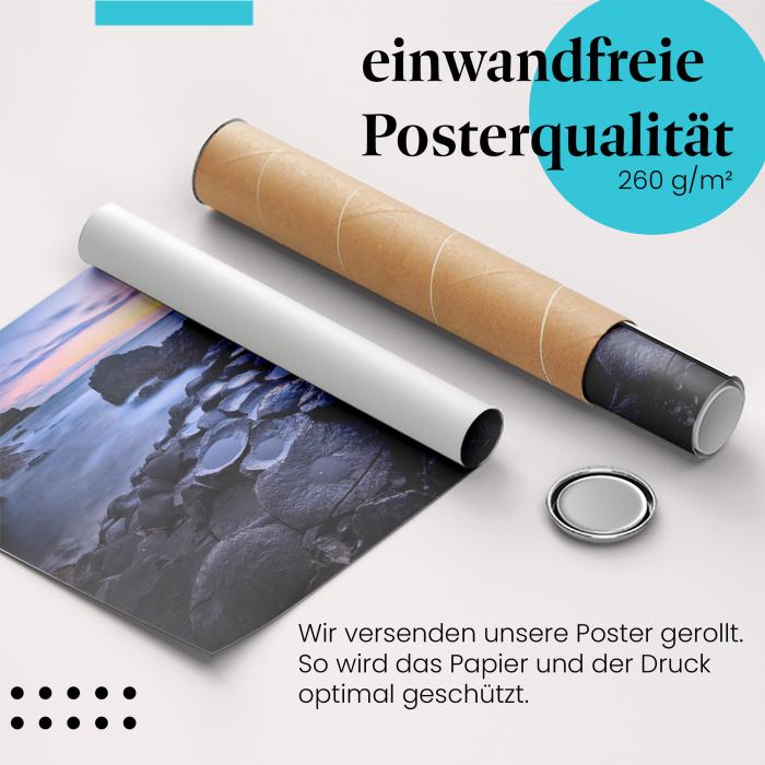 Gerolltes Poster "Giant's Causeway". Irische Küste, sicher verpackt.