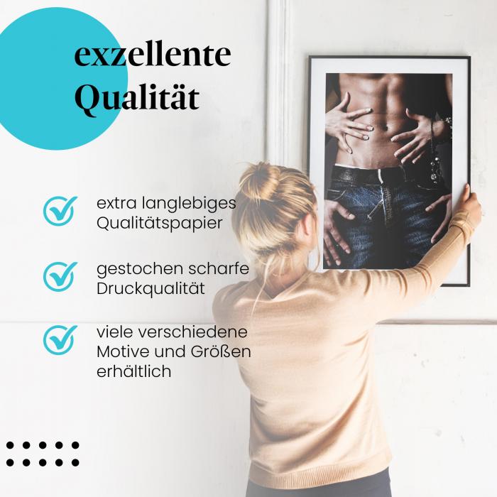 Preview: Titel: Leidenschaftliche Berührung: Hände auf Bauch | Postereck 0041