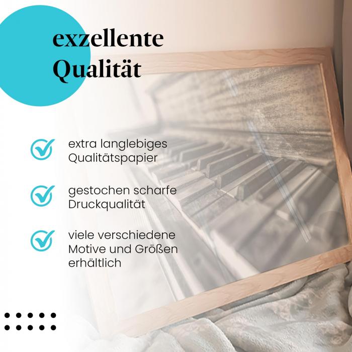 Gerahmtes Bild "Klaviertasten" - Schwarz-Weiß, Details, altes Klavier, nostalgisch.