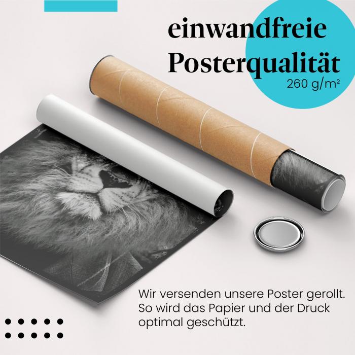 Gerolltes Poster "In the Dark 2023" mit Löwen-Motiv. Drückt Stärke aus, sicher verpackt.