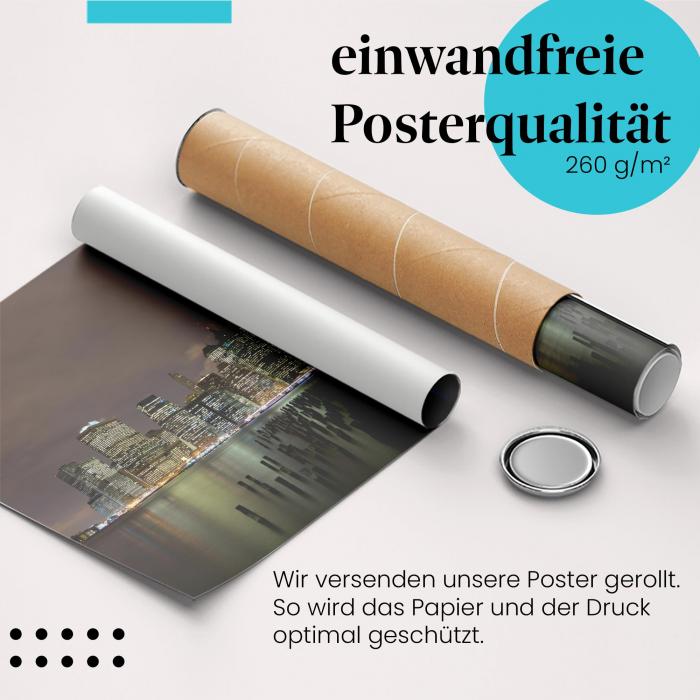 Gerolltes Poster "Manhattan bei Nacht". Beeindruckende Stadtansicht, sicher verpackt.