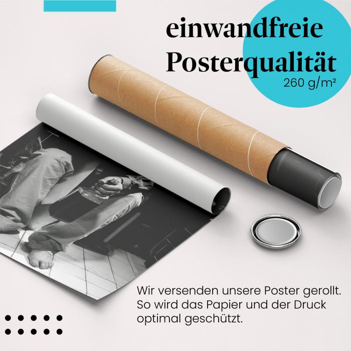 Gerolltes Poster "Männerabend". Humor & Entspannung, sicher verpackt.