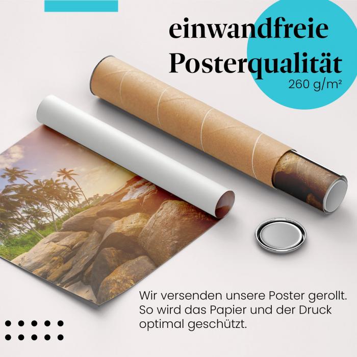 Gerolltes Poster "Tropischer Sonnenuntergang". Strand & Palmen, sicher verpackt.