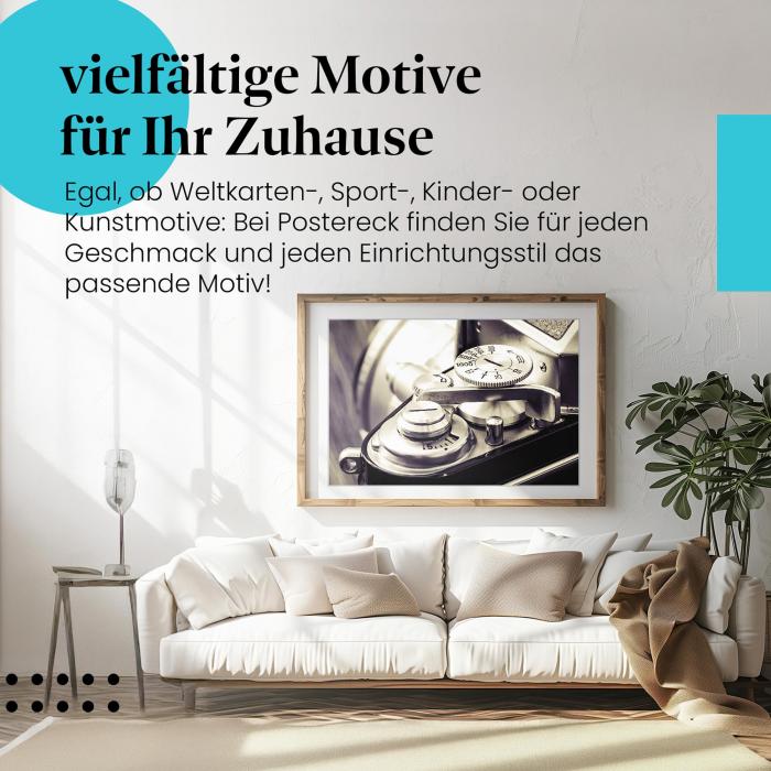 Stylisches Leinwandbild: Nostalgie pur: Nahaufnahme einer alten Kamera.