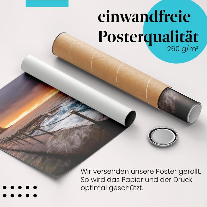 Gerolltes Poster "Wellenbrecher" - Küstenlandschaft, sicher verpackt.