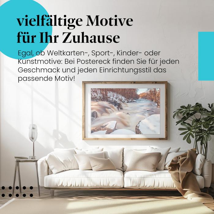 Dieses Leinwandbild mit der winterlichen Flusslandschaft bringt die Ruhe und Schönheit der kalten Jahreszeit in Ihr Zuhause.
