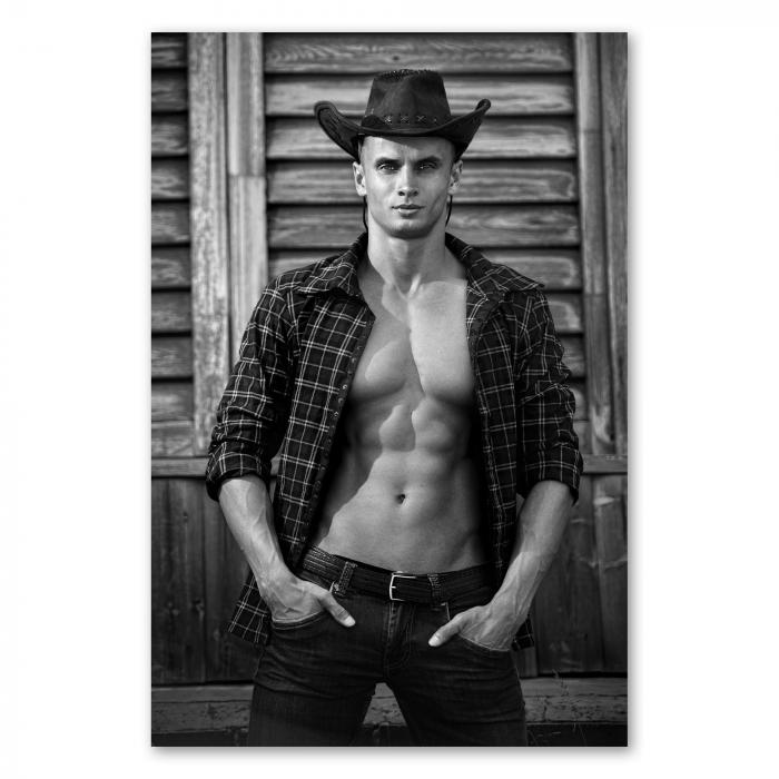 Preview: Attraktiver Cowboy vor rustikaler Holzwand | Postereck 1134