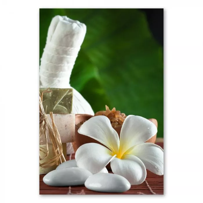 Seifen, Blüten, Peelings - entspannendes Spa-Erlebnis, tropische Farben.