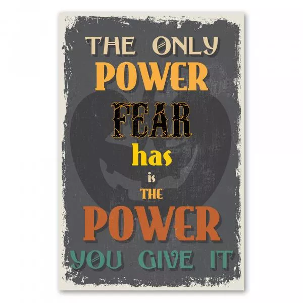 Graues Vintage Poster mit Kürbis: "The Only Power Fear Has Is The Power You Give It". Graues Vintage Poster mit Kürbis: "The Only Power Fear Has Is The Power You Give It".
