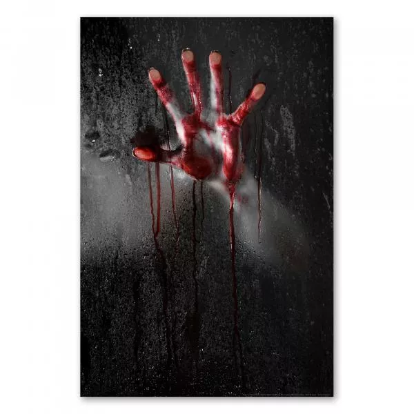 Dramatische Aufnahme einer blutverschmierten Hand, die verzweifelt gegen eine beschlagene Glasfläche drückt. Dramatische Aufnahme einer blutverschmierten Hand, die verzweifelt gegen eine beschlagene Glasfläche drückt.