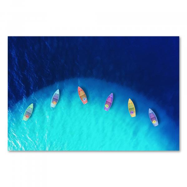 Draufsicht: Bunte Boote, türkisblaues Meer - Urlaub & Fernweh.