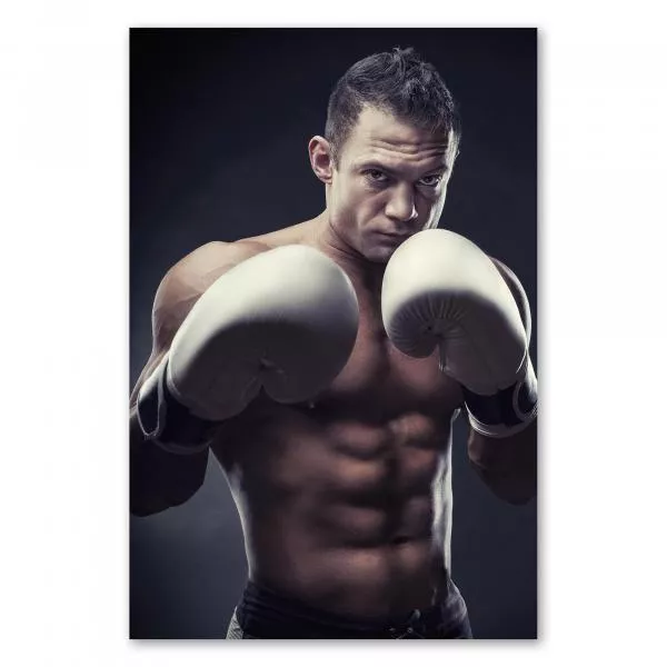 Muskulöser Boxer in Kampfhaltung, weiße Boxhandschuhe, konzentrierter Blick. Muskulöser Boxer in Kampfhaltung, weiße Boxhandschuhe, konzentrierter Blick.