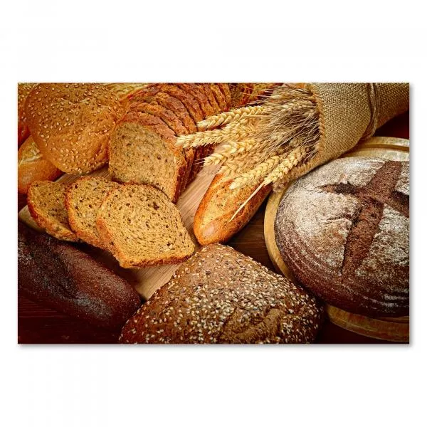 Brotsorten: Vollkornbrot, Baguette, Brötchen, Weizenähren - frisch gebacken. Brotsorten: Vollkornbrot, Baguette, Brötchen, Weizenähren - frisch gebacken.