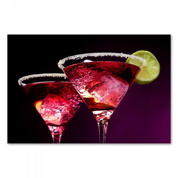 Zwei rote Cocktails in Martini-Gläsern mit Limette - ein stilvolles Motiv für Cocktail-Liebhaber.