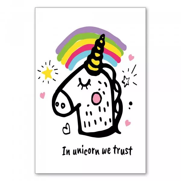 "In Unicorn We Trust" – ein verspieltes Einhorn mit Regenbogen und Sternen für alle, die an Magie glauben. "In Unicorn We Trust" – ein verspieltes Einhorn mit Regenbogen und Sternen für alle, die an Magie glauben.