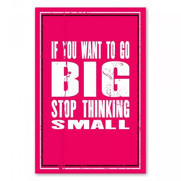 "If you want to go big, stop thinking small." - Ein motivierendes Zitat, das dazu auffordert, große Ziele anzustreben. "If you want to go big, stop thinking small." - Ein motivierendes Zitat, das dazu auffordert, große Ziele anzustreben.