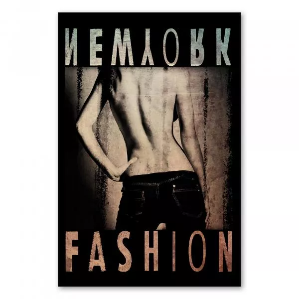 "New York Fashion" steht auf diesem Bild, im Hintergrund die Rückenansicht einer Frau in Jeans. "New York Fashion" steht auf diesem Bild, im Hintergrund die Rückenansicht einer Frau in Jeans.