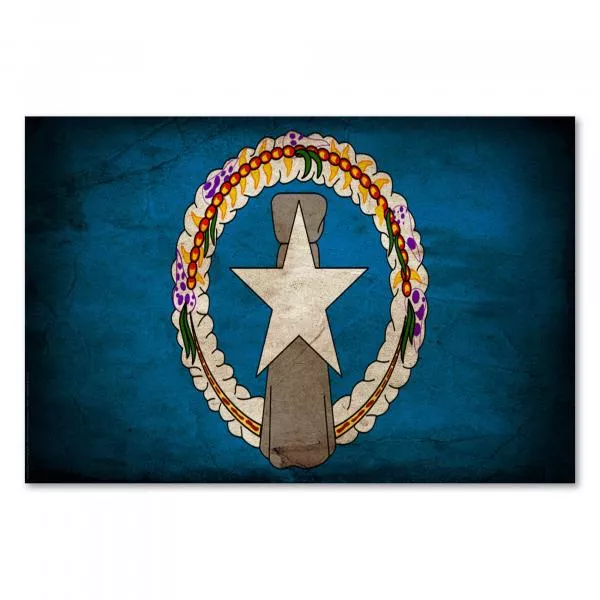 Flagge der Nördlichen Marianen: Der Stern steht für die USA, die Steinsäule für die Kultur der Chamorro. Flagge der Nördlichen Marianen: Der Stern steht für die USA, die Steinsäule für die Kultur der Chamorro.