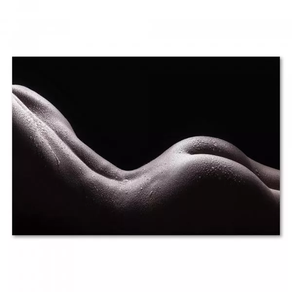 Schwarz-Weiß-Fotografie: Sinnliche Rundungen eines weiblichen Rückens, Licht & Schatten. Schwarz-Weiß-Fotografie: Sinnliche Rundungen eines weiblichen Rückens, Licht & Schatten.