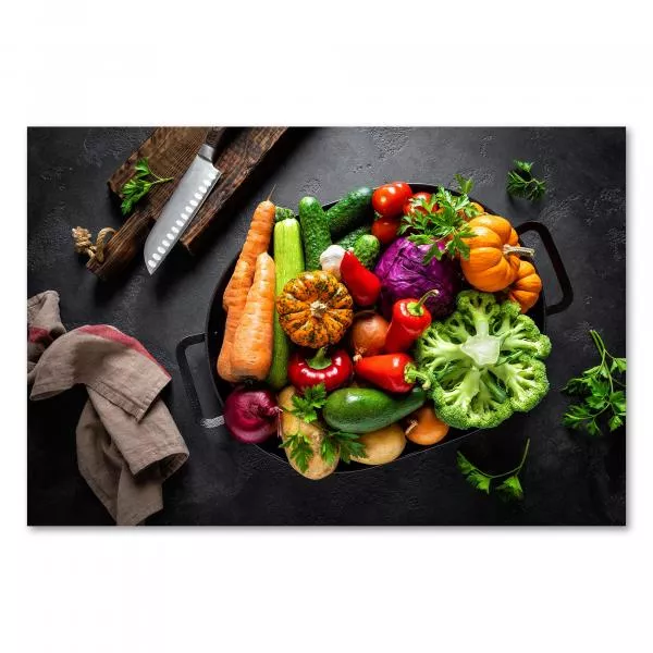 Korb mit buntem Gemüse: Tomaten, Paprika, Kürbis, Karotten - frisch. Korb mit buntem Gemüse: Tomaten, Paprika, Kürbis, Karotten - frisch.