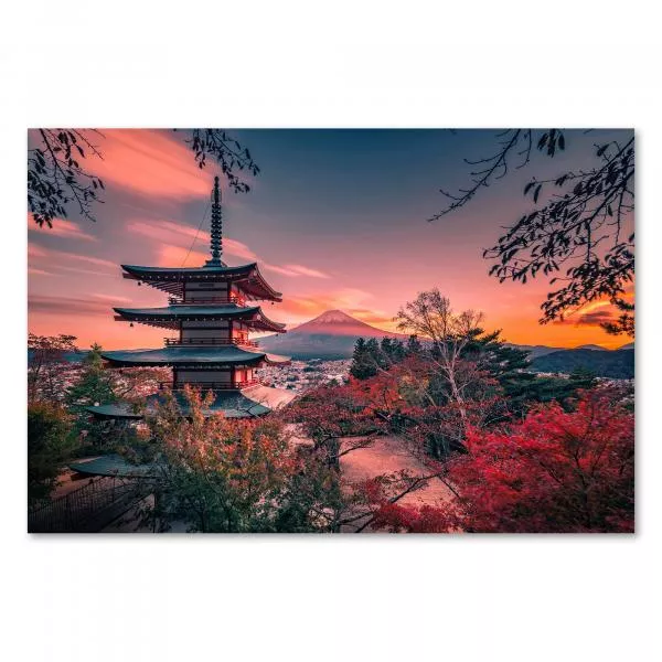 Ein traditioneller japanischer Tempel mit rotem Dach. Im Hintergrund erstrahlt der majestätische Fuji im Abendrot. Ein traditioneller japanischer Tempel mit rotem Dach. Im Hintergrund erstrahlt der majestätische Fuji im Abendrot.