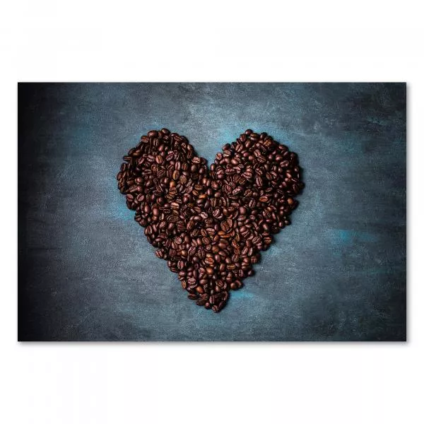 Herz aus Kaffeebohnen auf blauem Hintergrund - Symbol für die Liebe zum Kaffee. Herz aus Kaffeebohnen auf blauem Hintergrund - Symbol für die Liebe zum Kaffee.