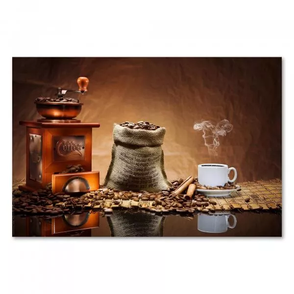 Eine Tasse dampfender Kaffee neben einer alten Kaffeemühle und einem Sack voll Kaffeebohnen. Eine Tasse dampfender Kaffee neben einer alten Kaffeemühle und einem Sack voll Kaffeebohnen.