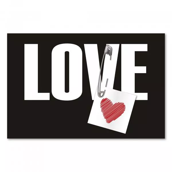 "LOVE" in Weiß auf Schwarz, Sicherheitsnadel durch "V" mit Zettel & rotem Herz. "LOVE" in Weiß auf Schwarz, Sicherheitsnadel durch "V" mit Zettel & rotem Herz.