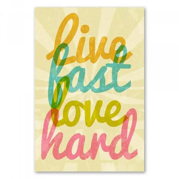"Live fast, love hard" - ein farbenfroher Spruch im Retro-Stil, der zum intensiven Leben auffordert. "Live fast, love hard" - ein farbenfroher Spruch im Retro-Stil, der zum intensiven Leben auffordert.