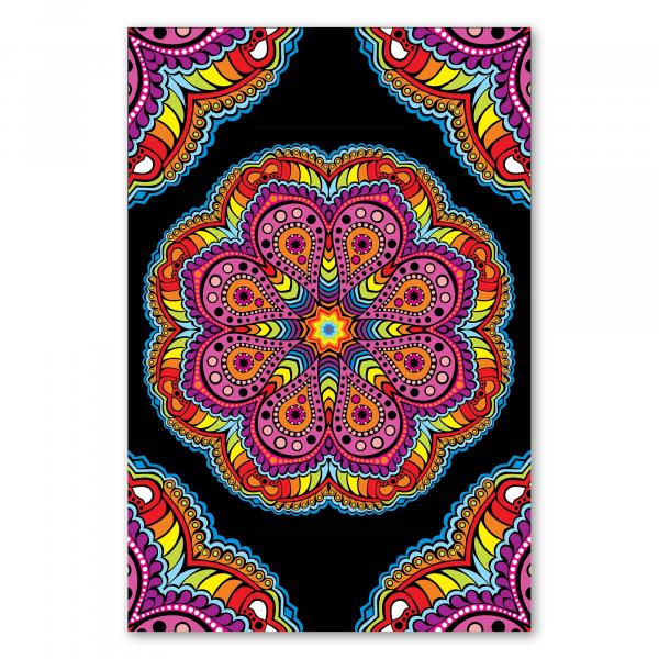 Kreisförmiges Mandala in leuchtenden Farben & verspielten Mustern auf schwarzem Hintergrund.