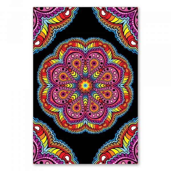 Kreisförmiges Mandala in leuchtenden Farben & verspielten Mustern auf schwarzem Hintergrund. Kreisförmiges Mandala in leuchtenden Farben & verspielten Mustern auf schwarzem Hintergrund.