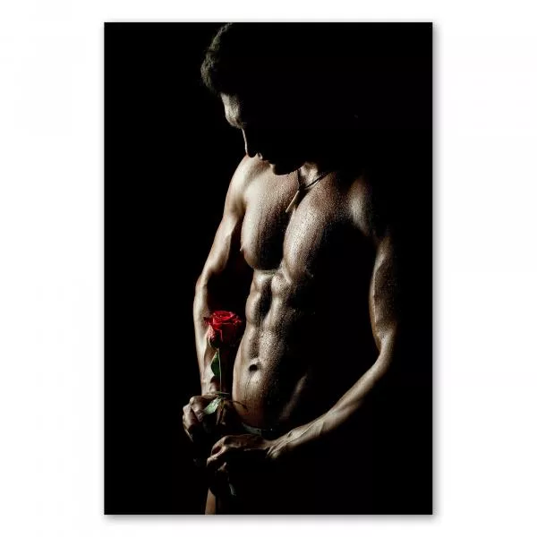 Ein muskulöser Mann hält eine rote Rose – die perfekte Verbindung von Stärke und Romantik. Ein muskulöser Mann hält eine rote Rose – die perfekte Verbindung von Stärke und Romantik.
