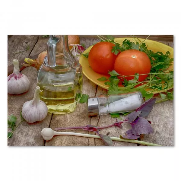 Frische Zutaten der mediterranen Küche auf einem Holztisch - ein rustikales Stillleben voller Genuss. Frische Zutaten der mediterranen Küche auf einem Holztisch - ein rustikales Stillleben voller Genuss.
