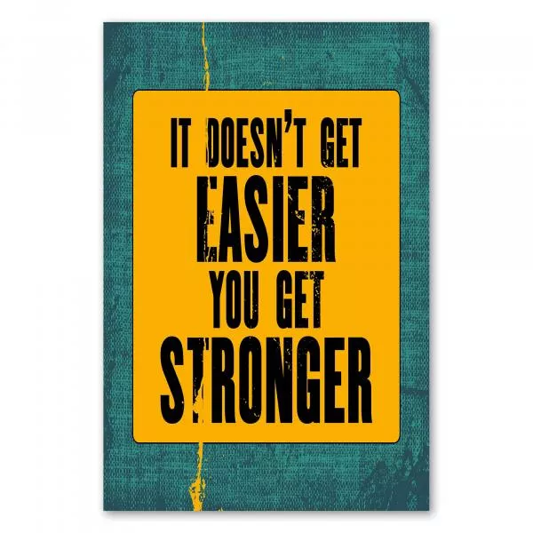 Motivationsspruch auf gelb-grünem Hintergrund: „It doesn't get easier, you get stronger“. Motivationsspruch auf gelb-grünem Hintergrund: „It doesn't get easier, you get stronger“.