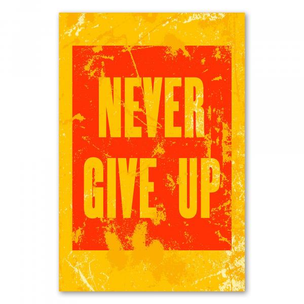 "Never Give Up" - diese klare Botschaft in Rot und Gelb motiviert dazu, niemals aufzugeben und an sich zu glauben.