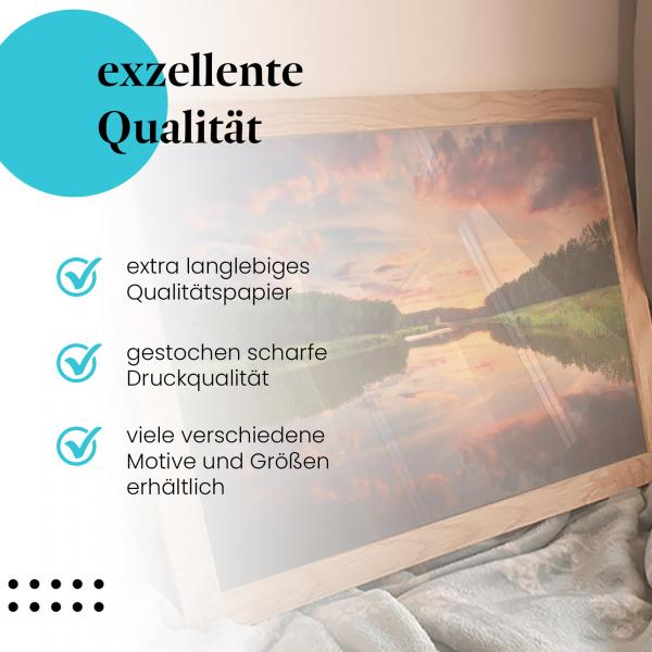 Gerahmtes Bild "Spiegelung am Fluss" - Abendhimmel, ruhige Atmosphäre.
