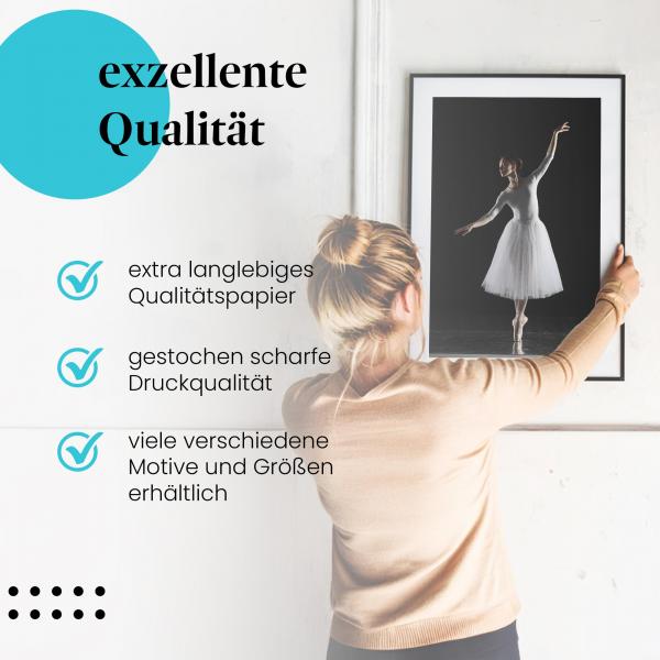 "Eleganz in Weiß": Gerahmtes Wandbild - Ballerina auf Zehenspitzen.