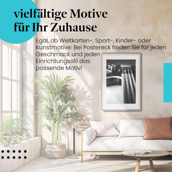 Leinwandbild "E-Bass": Schwarz-Weiß, Saiten - dynamisch & kontrastreich.