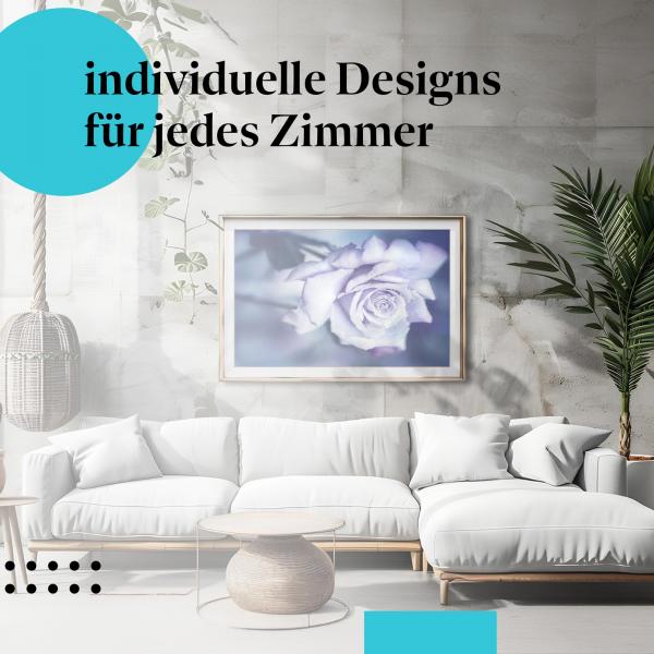 Blumenposter: "Zarte Schönheit" - Blaue Rose mit Wassertropfen - Makro