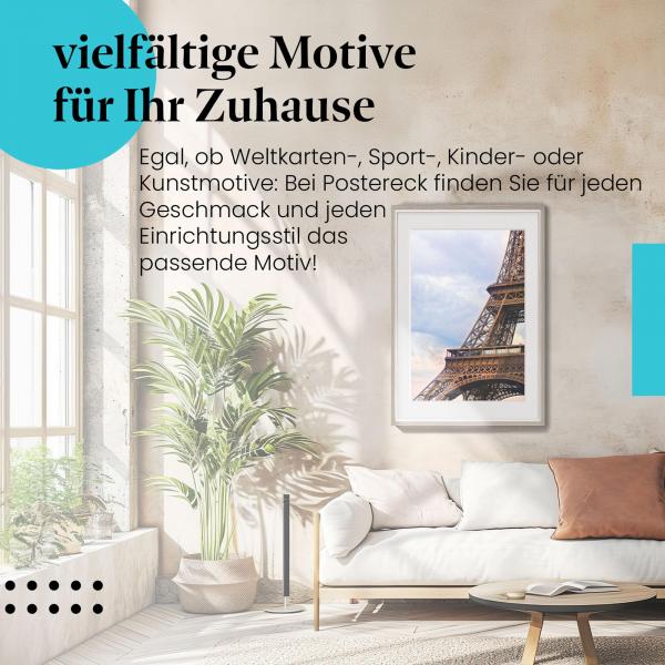 Leinwandbild "Eiffelturm": Stahlkonstruktion, bewölkter Himmel - imposant!