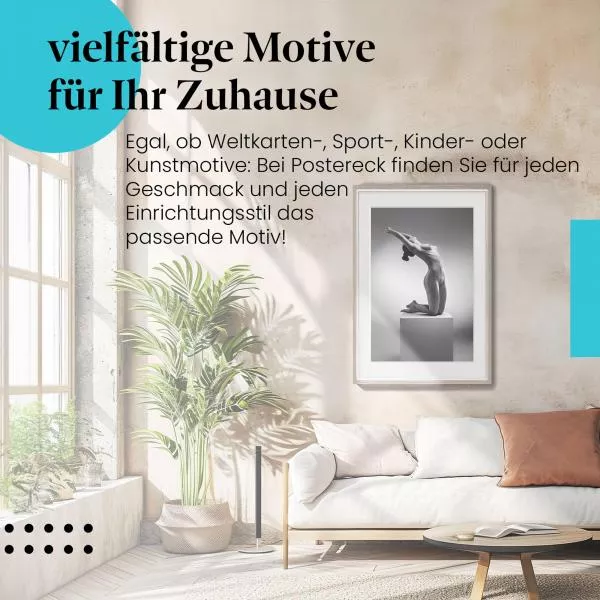 Elegant kniende Frau auf Würfel | Postereck 3090 Elegant kniende Frau auf Würfel | Postereck 3090