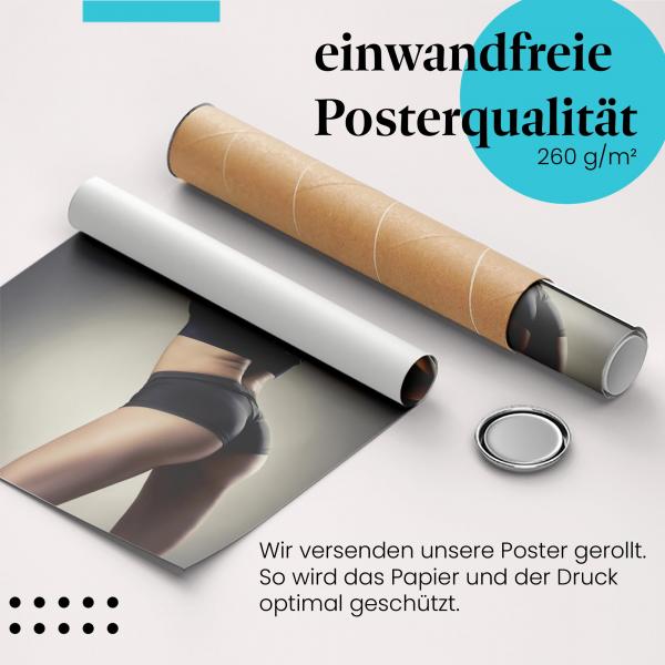 Gerolltes Poster "Kraft & Fitness". Sportliche Motivation, sicher verpackt.