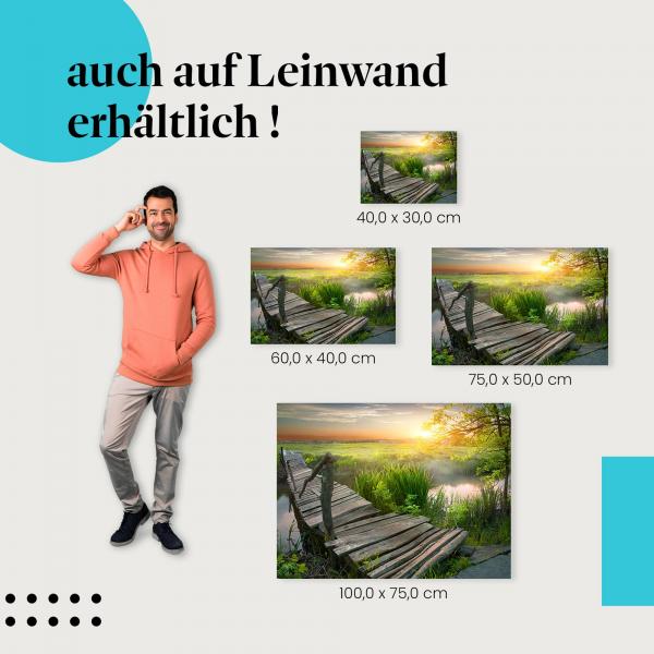 Holzsteg am Fluss: Leinwandbild. Sonnenuntergang, friedliche Stimmung, warme Farben.