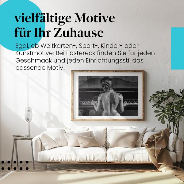 Stylisches Leinwandbild: Frau spielt Klavier in Schwarzweiß.