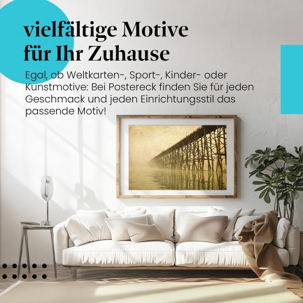 Stylisches Leinwandbild: Mystische Stimmung: Hölzerne Brücke im Nebel. Wanddeko mit atmosphärischem Landschaftsmotiv.