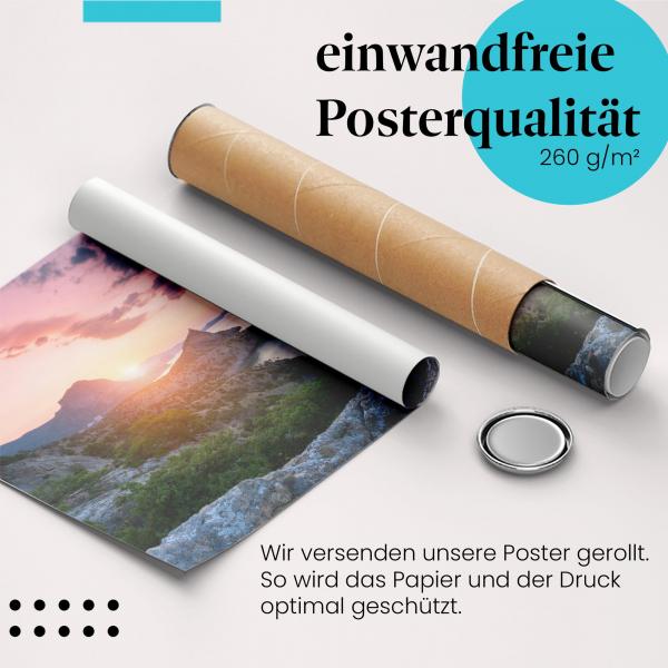 Gerolltes Poster "Sonnenaufgang am Meer". Malerische Küstenlandschaft, sicher verpackt.