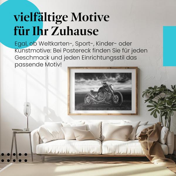 "Kraftvolles Motorrad" Leinwandbild: Schwarzweißbild mit düsterer Atmosphäre.