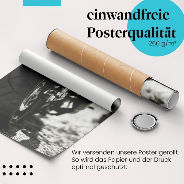 Gerolltes Poster "Motorrad-Details" in Schwarzweiß, sicher verpackt.